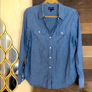 Gap lightweight Chambray Button-Up - Med